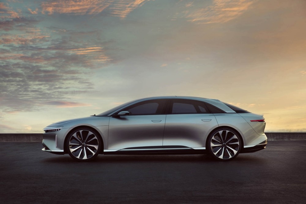 Samochód elektryczny Lucid Air - bok