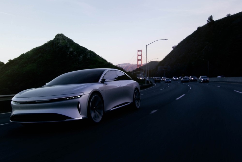 Samochód elektryczny Lucid Air - przód 3