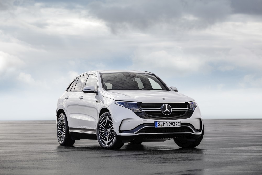 Elektryczny Mercedes EQC 400 AMG - przód