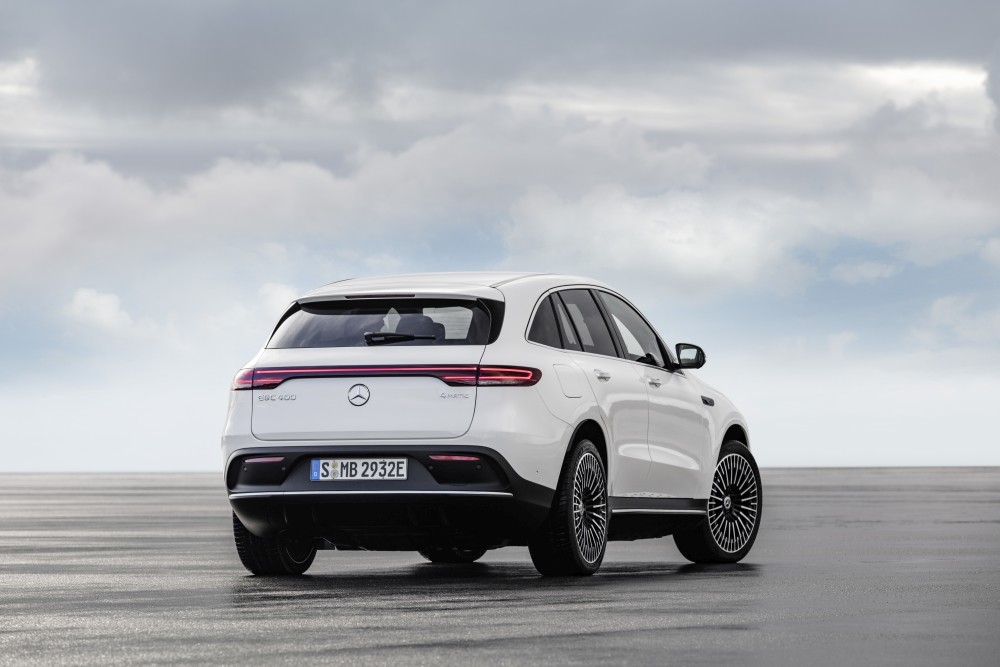 Elektryczny Mercedes EQC 400 AMG - tył